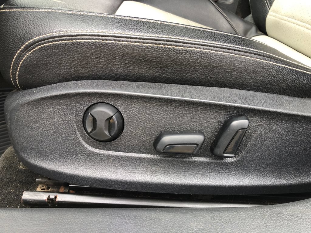 Used 2018 Volkswagen Passat 3.6 FWD image 19