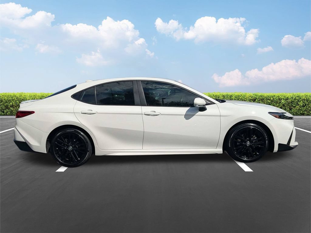 Used 2025 Toyota Camry SE FWD image 3