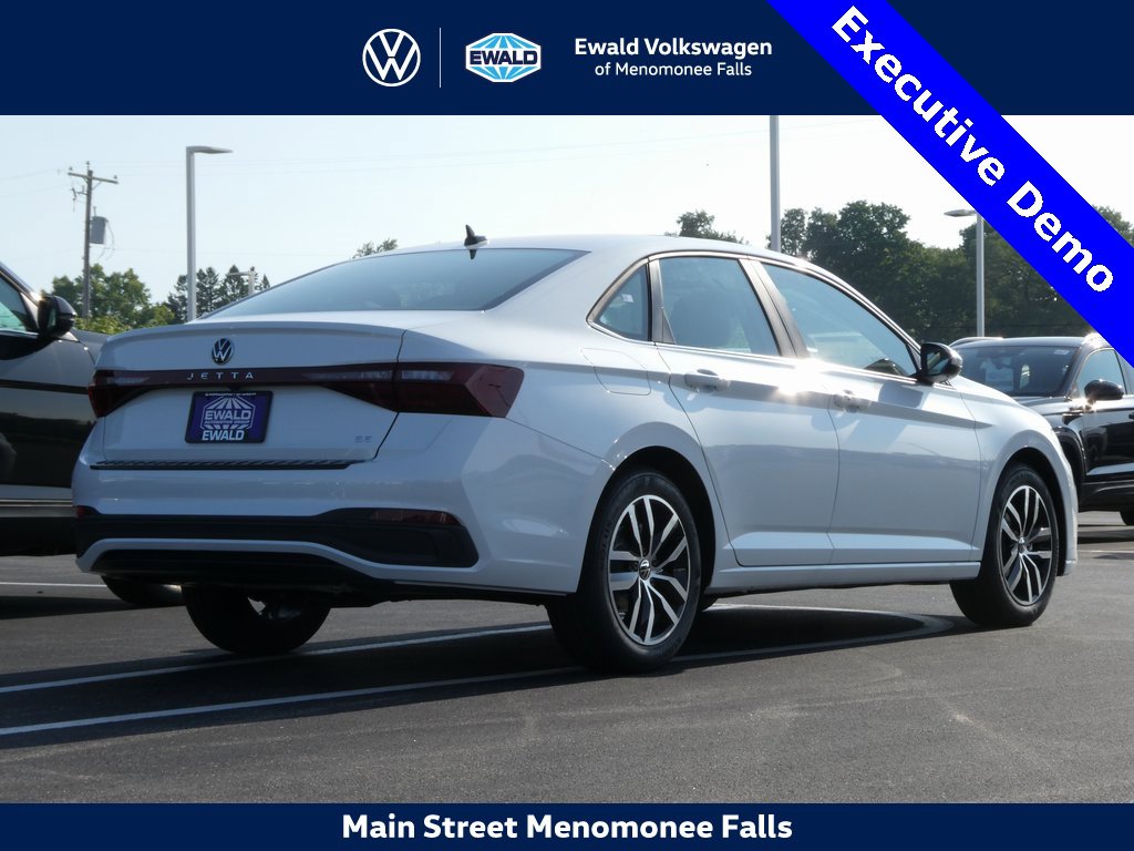 New 2025 Volkswagen Jetta SE image 3