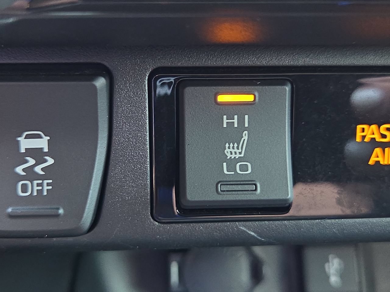 Used 2022 Toyota RAV4 XLE Premium FWD image 39