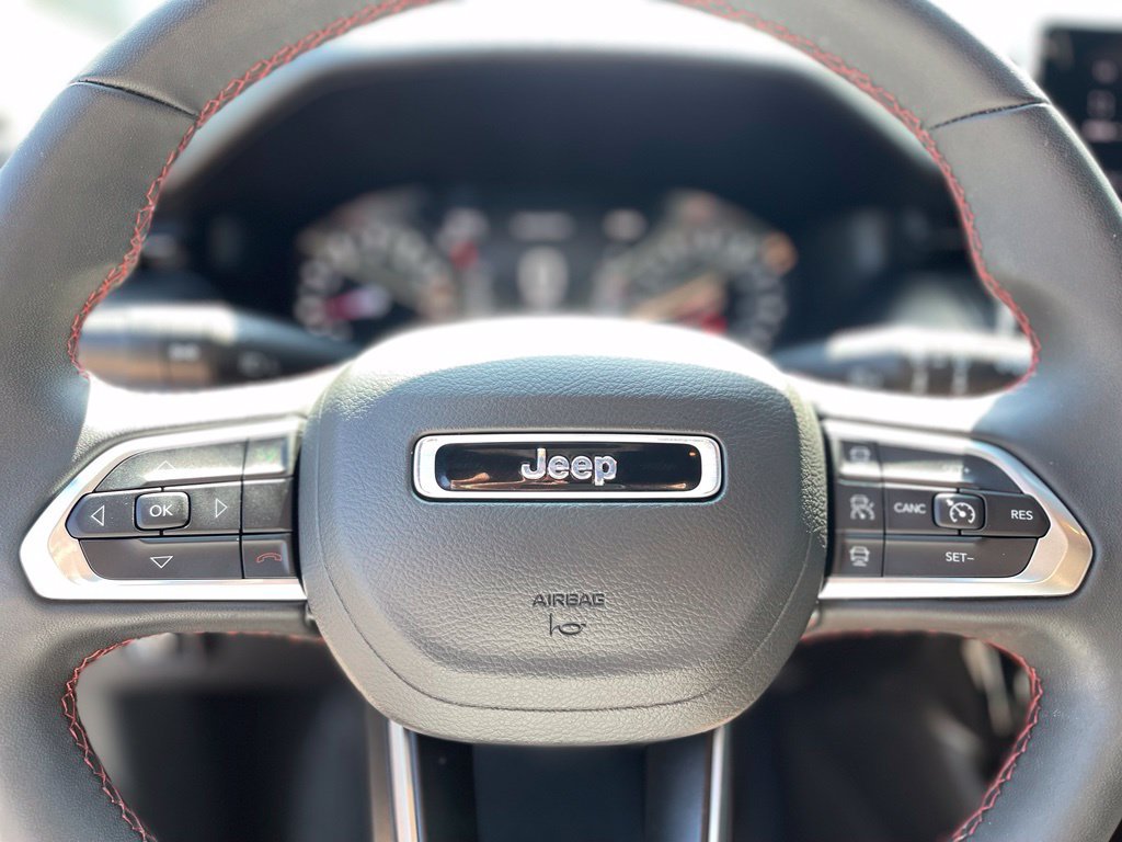 Used 2025 Jeep Compass Trailhawk AWD/4WD image 29