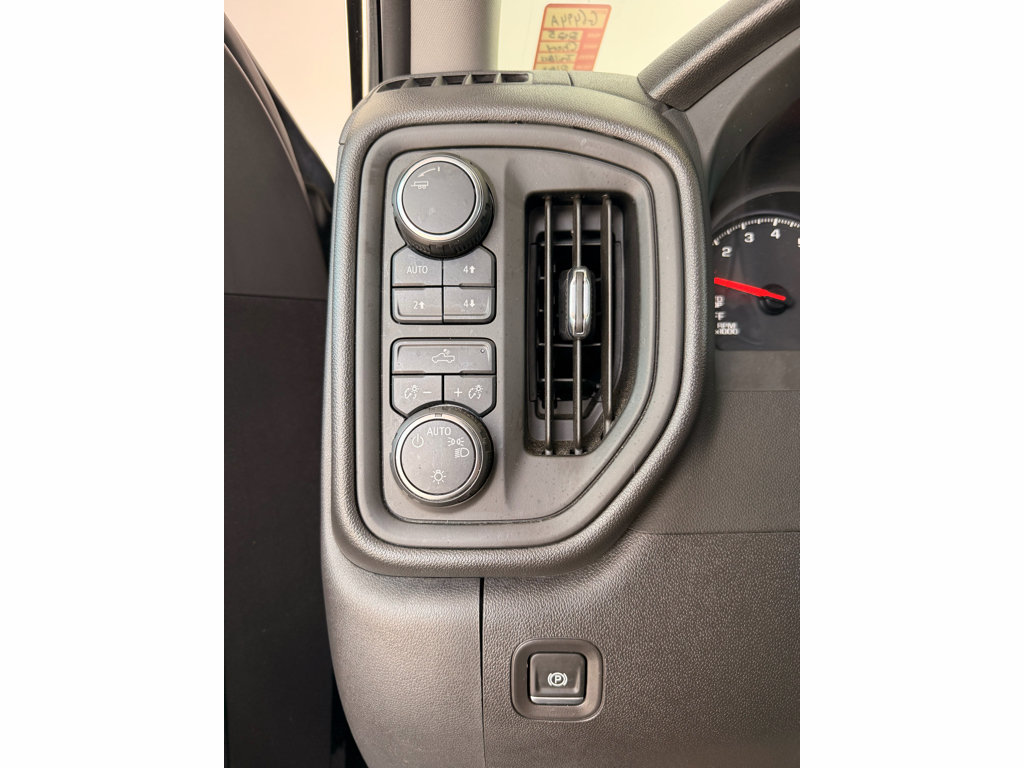 Used 2025 Chevrolet Silverado 1500 Custom Trail Boss w/ Dark Appearance Package AWD/4WD image 8