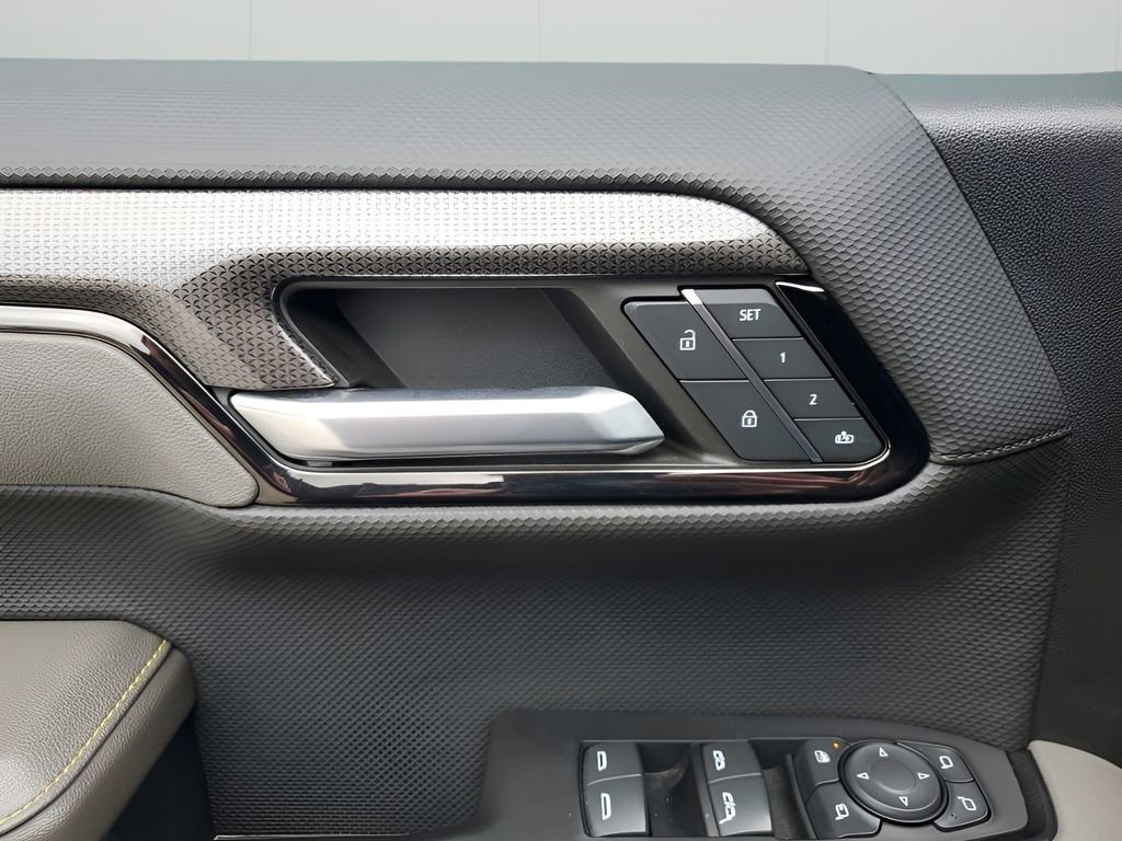 Used 2023 Chevrolet Silverado 1500 ZR2 w/ Technology Package AWD/4WD image 28