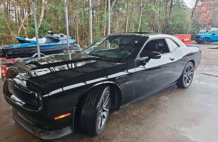 Used 2022 Dodge Challenger R/T w/ Plus Package image 1