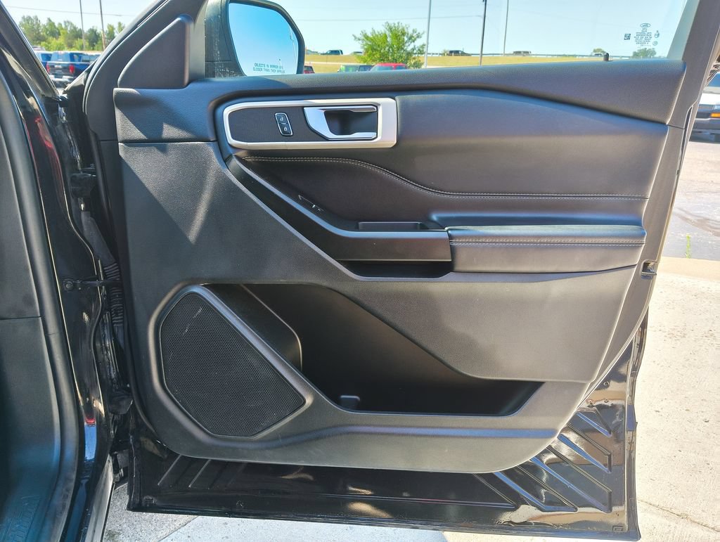 Used 2020 Ford Explorer XLT w/ Equipment Group 202A AWD/4WD image 25
