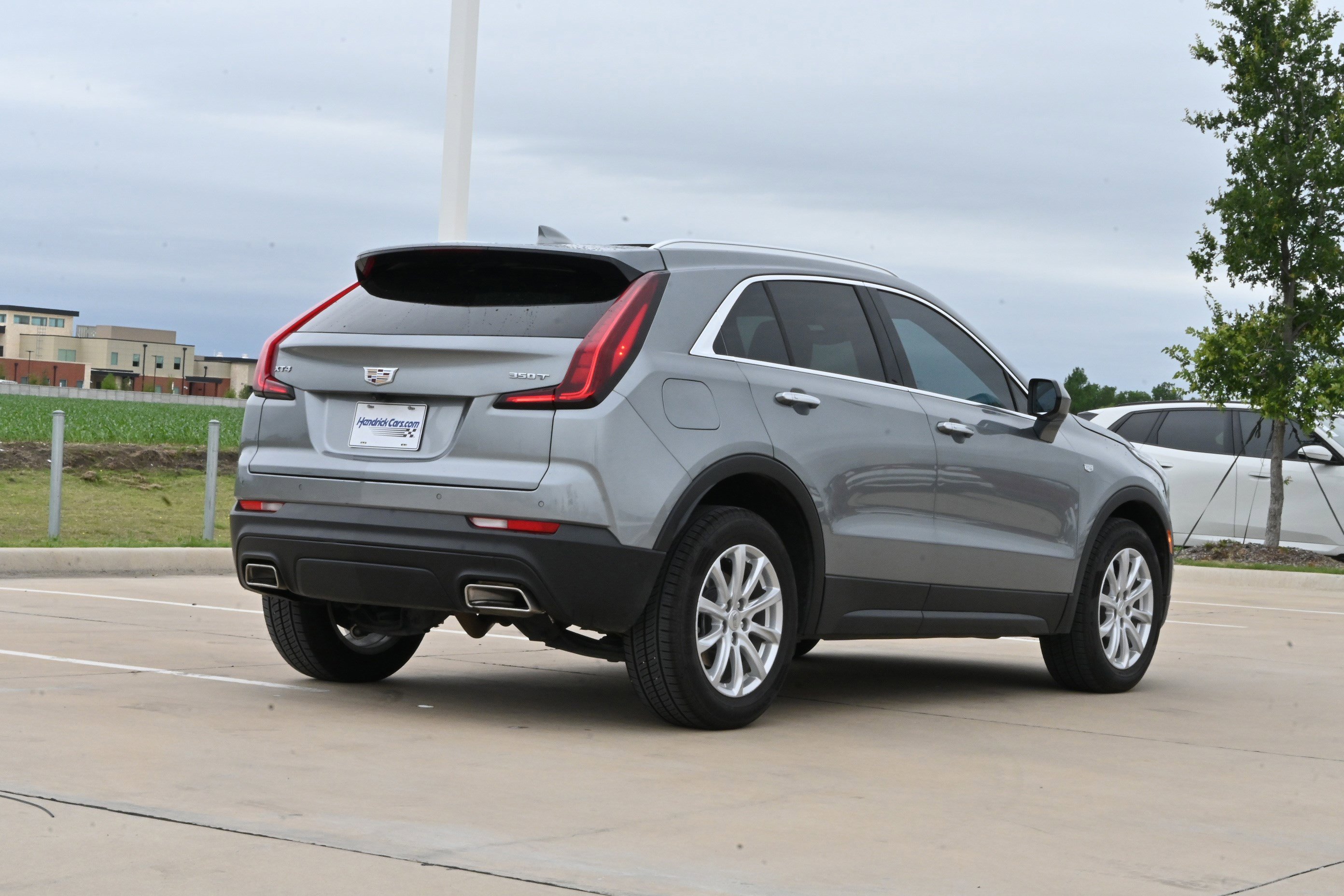 Used 2023 Cadillac XT4 Luxury w/ Cold Weather Package FWD image 9