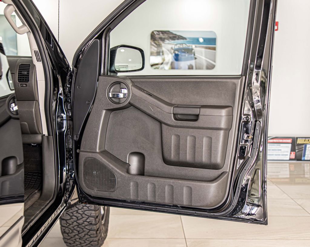 Used 2015 Nissan Xterra PRO-4X w/ Pro-4x Leather Package AWD/4WD image 39
