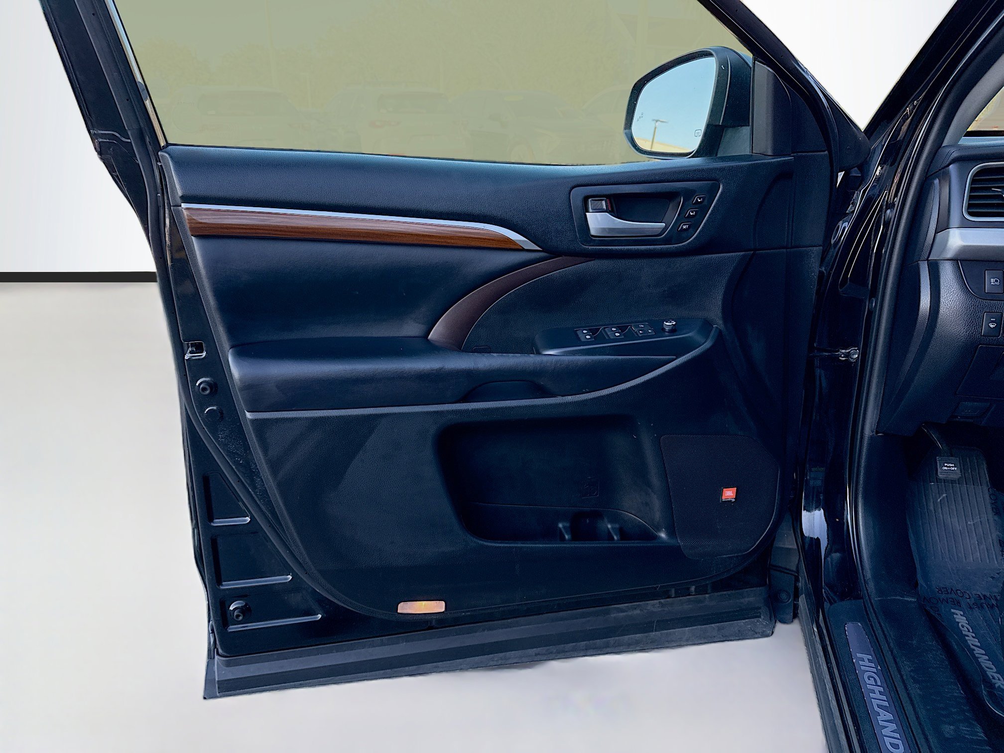 Used 2019 Toyota Highlander Limited image 24