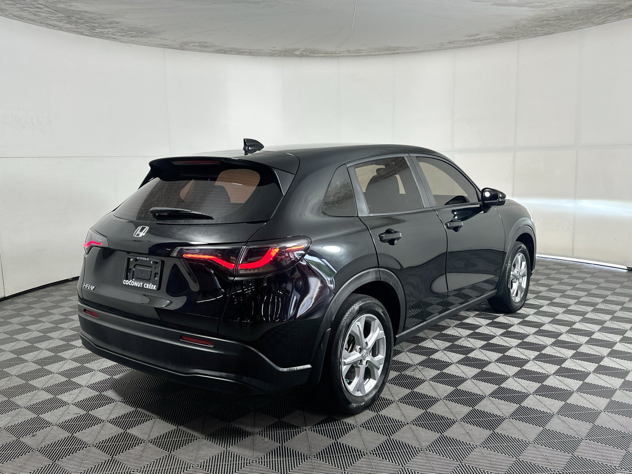 Used 2024 Honda HR-V LX image 3