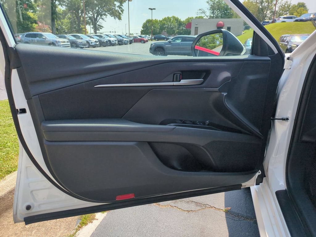 Used 2025 Toyota Camry LE FWD image 11