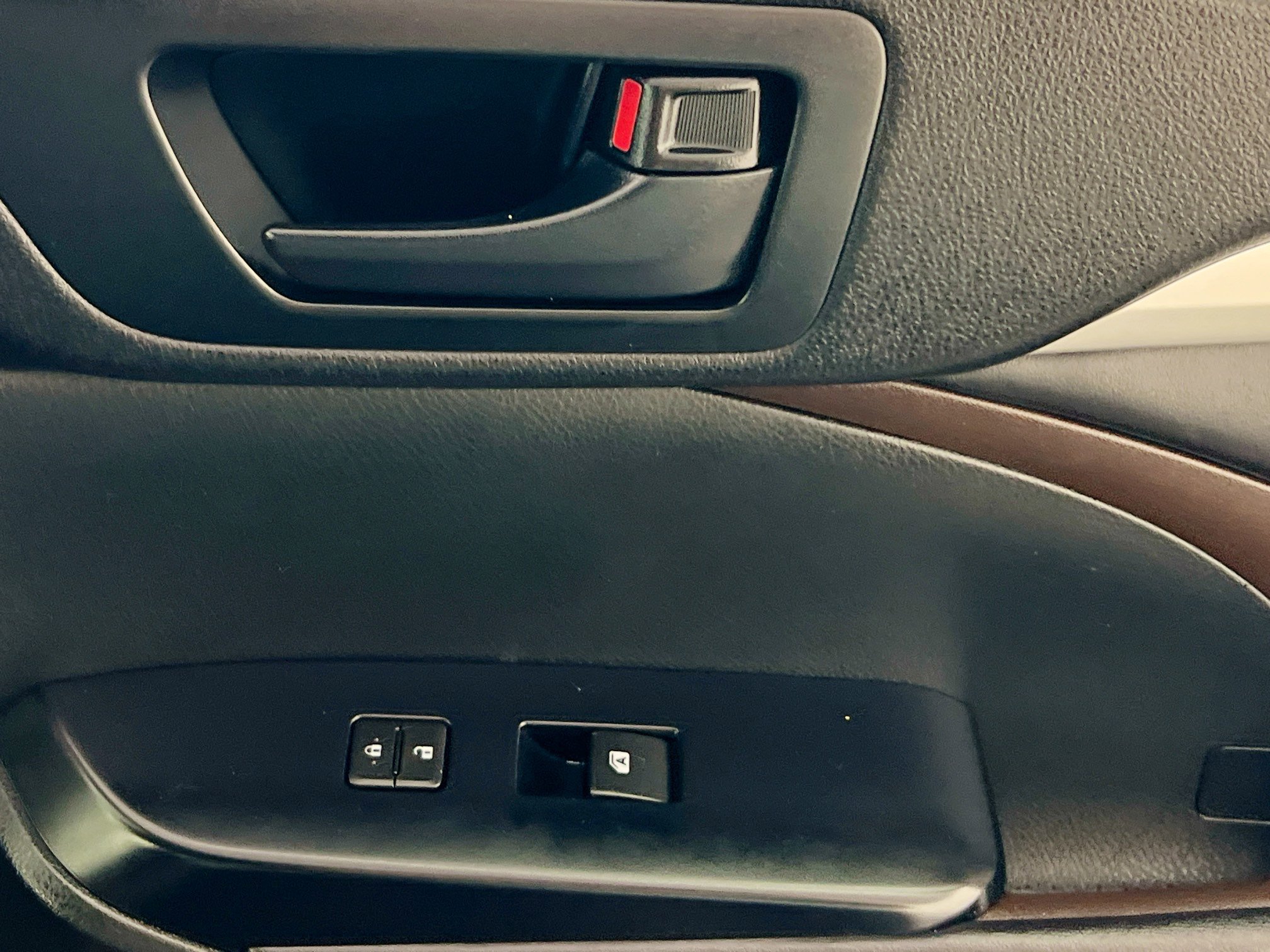 Used 2017 Toyota Highlander Plus image 31