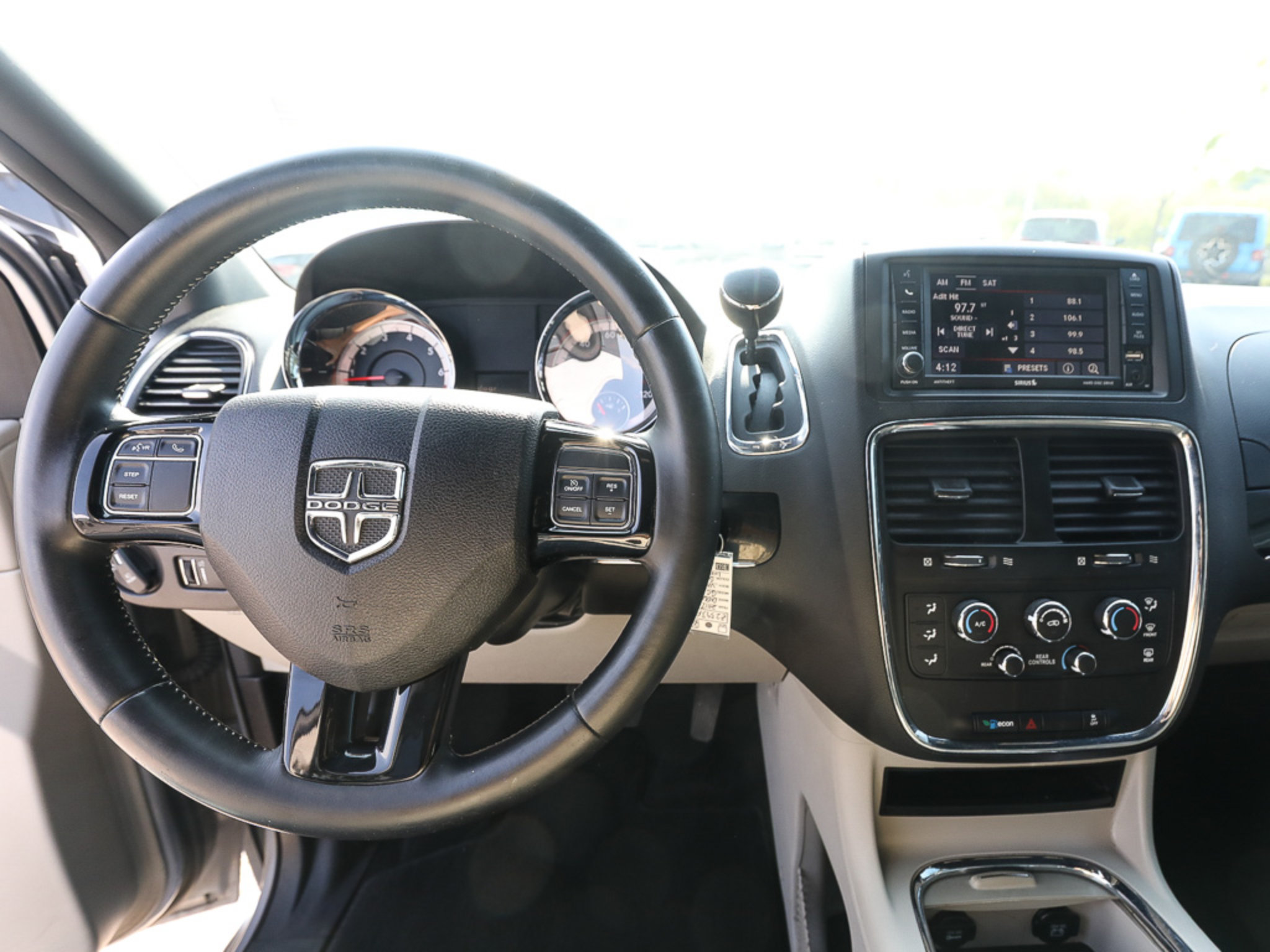 Used 2017 Dodge Grand Caravan SXT FWD image 13