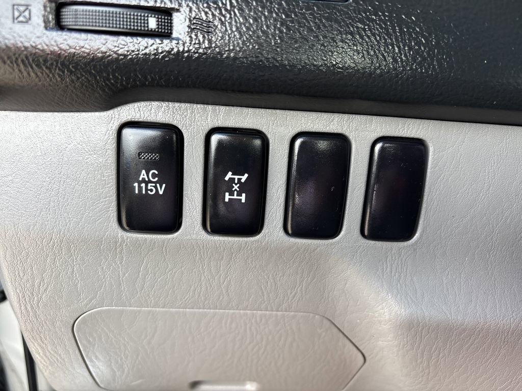 Used 2004 Toyota 4Runner Limited image 11