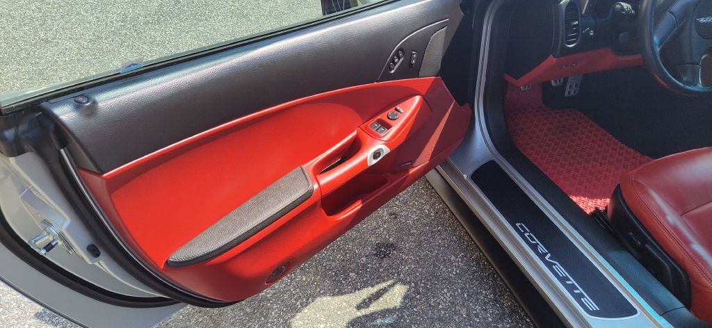 Used 2005 Chevrolet Corvette Coupe w/ Preferred Equipment Group image 28