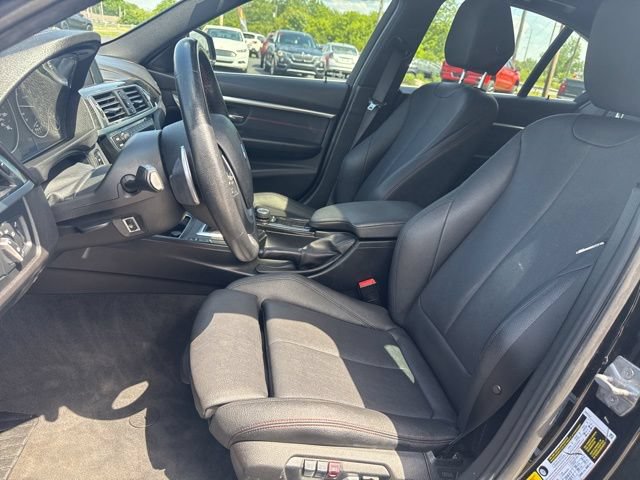 Used 2018 BMW 330i xDrive Sedan w/ Convenience Package AWD/4WD image 14
