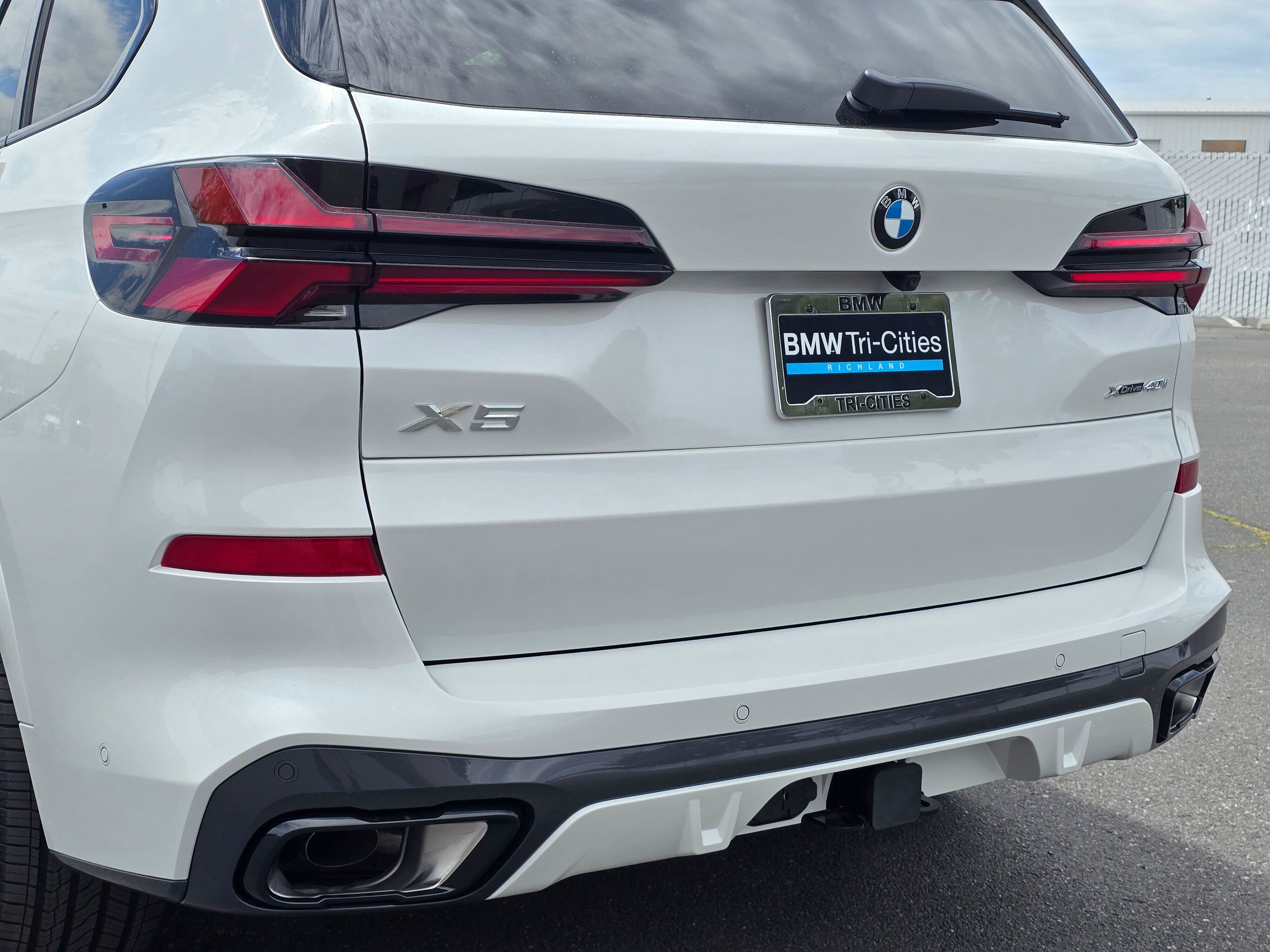 New 2026 BMW X5 xDrive40i w/ M Sport Package AWD/4WD image 7
