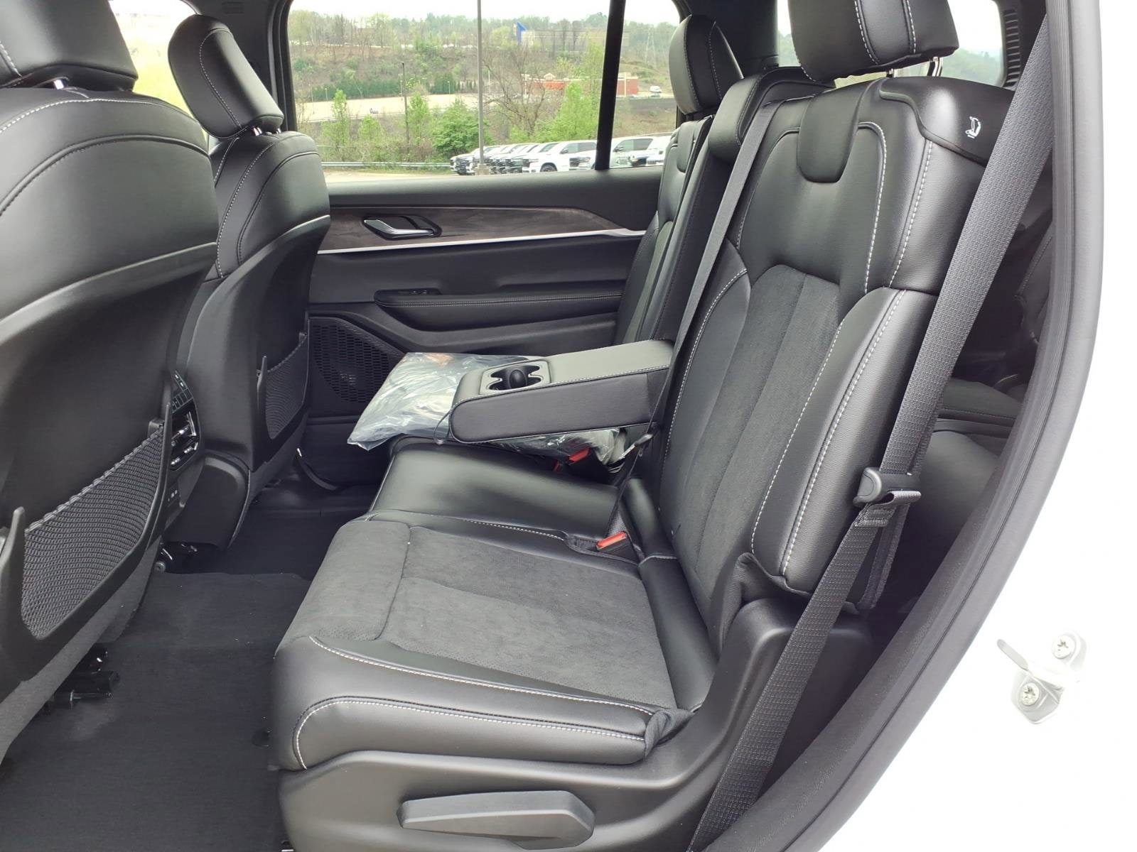 New 2026 Jeep Grand Cherokee L 4WD image 8