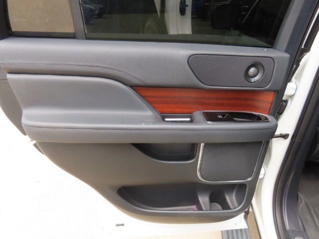 Certified 2024 Lincoln Navigator Premiere AWD/4WD image 18