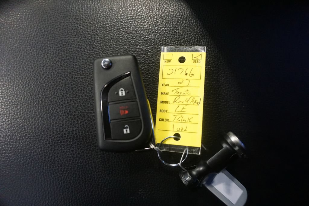 Used 2023 Toyota RAV4 LE AWD/4WD image 31