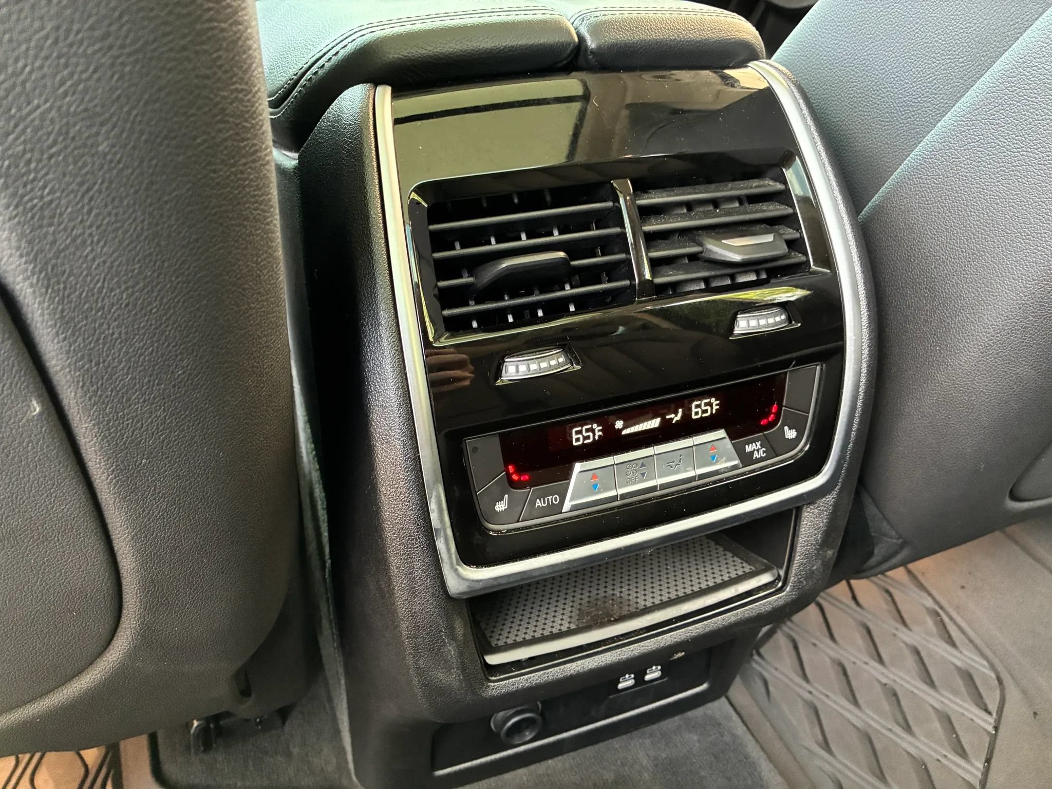 Used 2020 BMW X7 xDrive40i w/ Premium Package AWD/4WD image 27