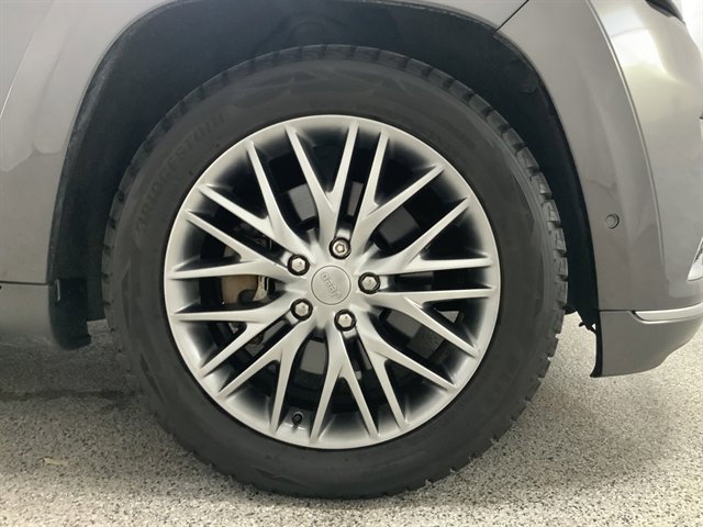 Used 2018 Jeep Grand Cherokee Summit AWD/4WD image 12