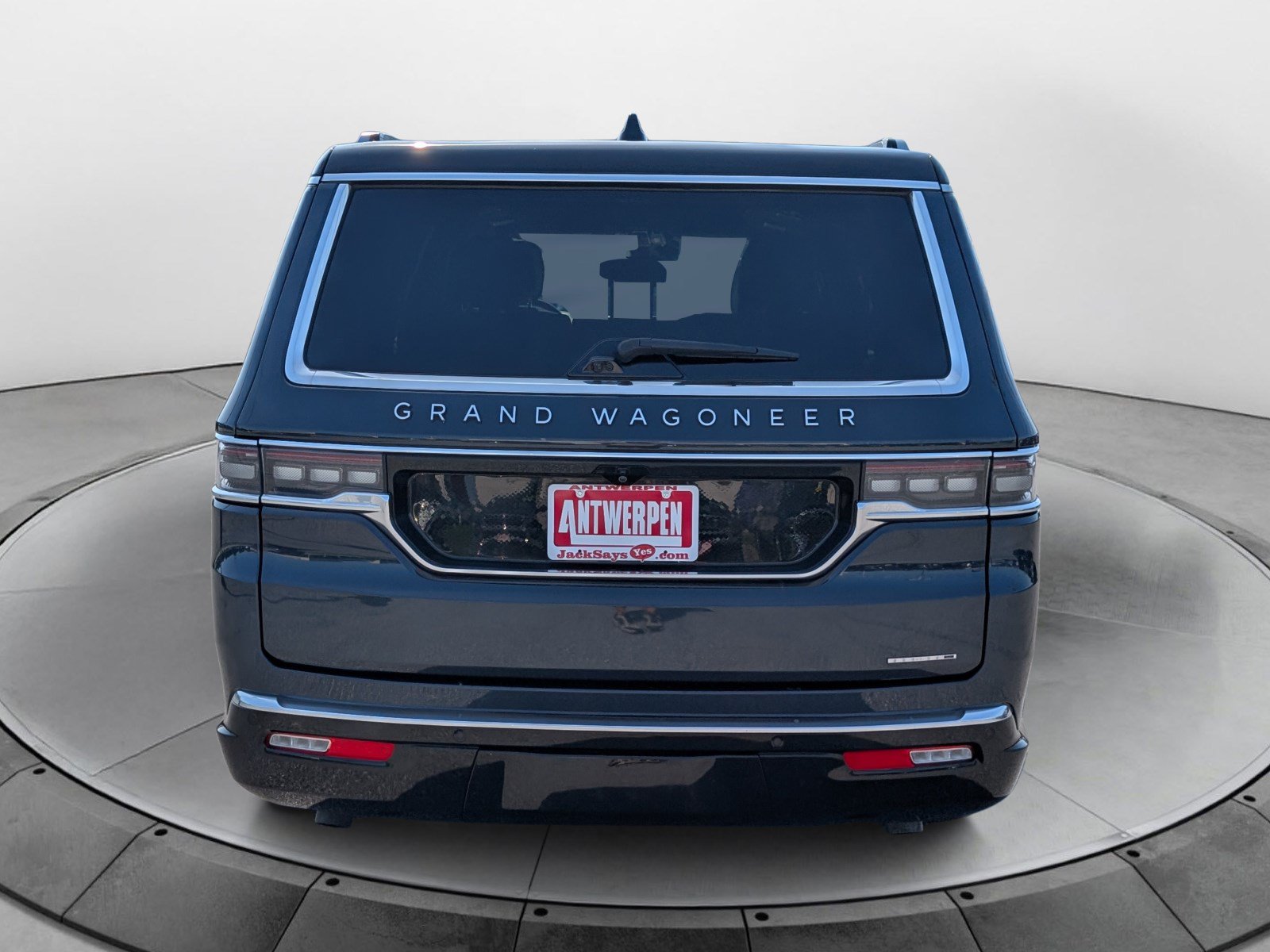 Used 2024 Jeep Grand Wagoneer L Series III AWD/4WD image 4