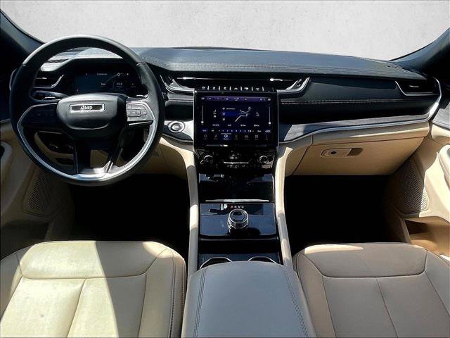 Used 2025 Jeep Grand Cherokee Limited w/ Black Appearance Package RWD image 5