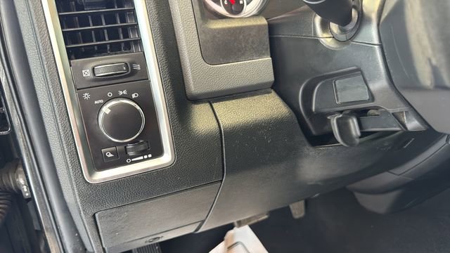 Used 2016 RAM 1500 Classic SLT AWD/4WD image 9