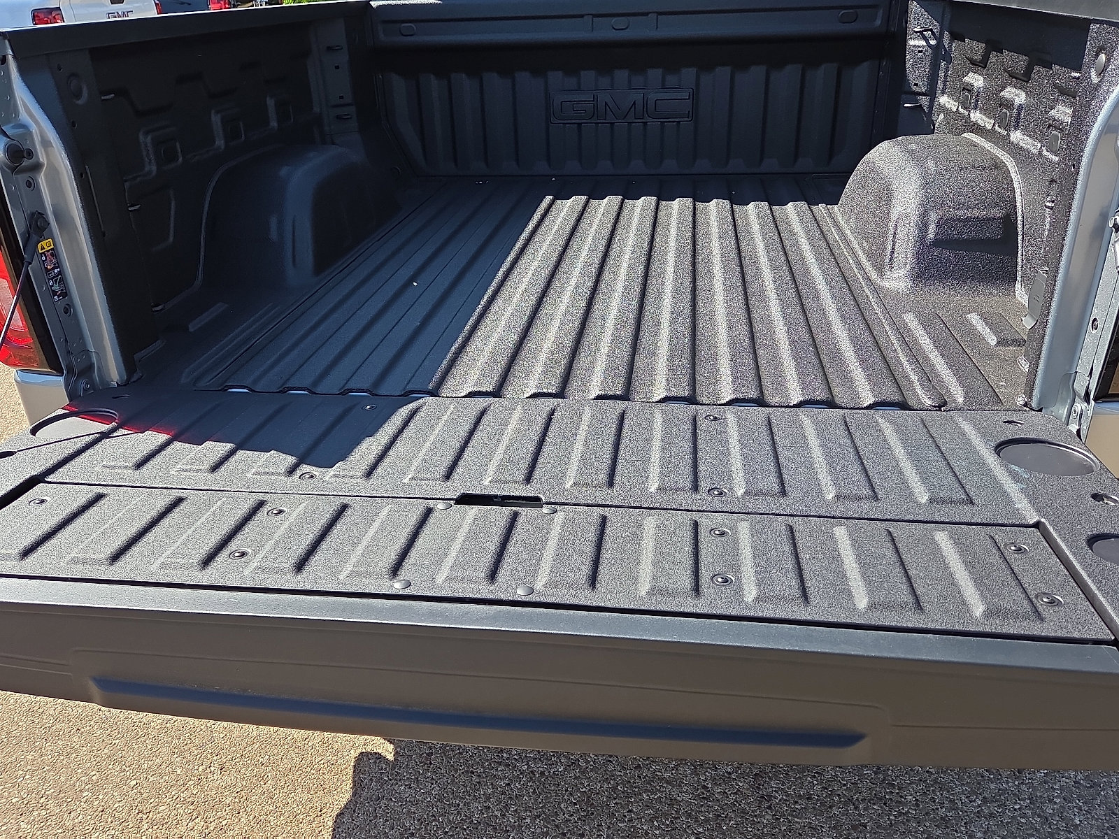 New 2026 GMC Sierra 1500 SLT AWD/4WD image 7