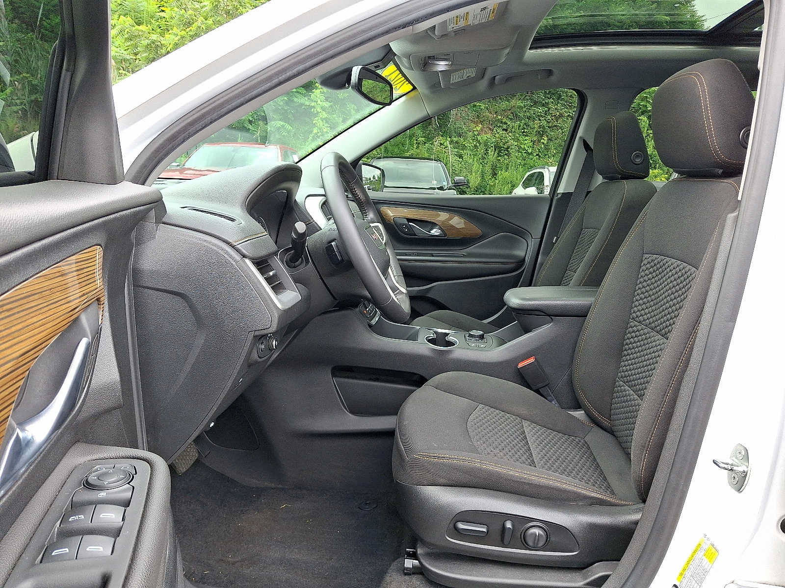 Used 2021 GMC Terrain SLE w/ Driver Convenience Package AWD/4WD image 13