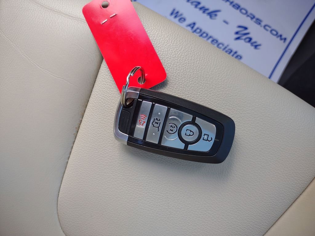 Used 2022 Ford Edge Titanium w/ Class II Trailer Tow Package image 28