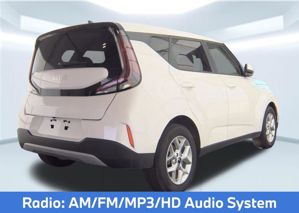 Used 2025 Kia Soul LX w/ LX Technology Package FWD image 2