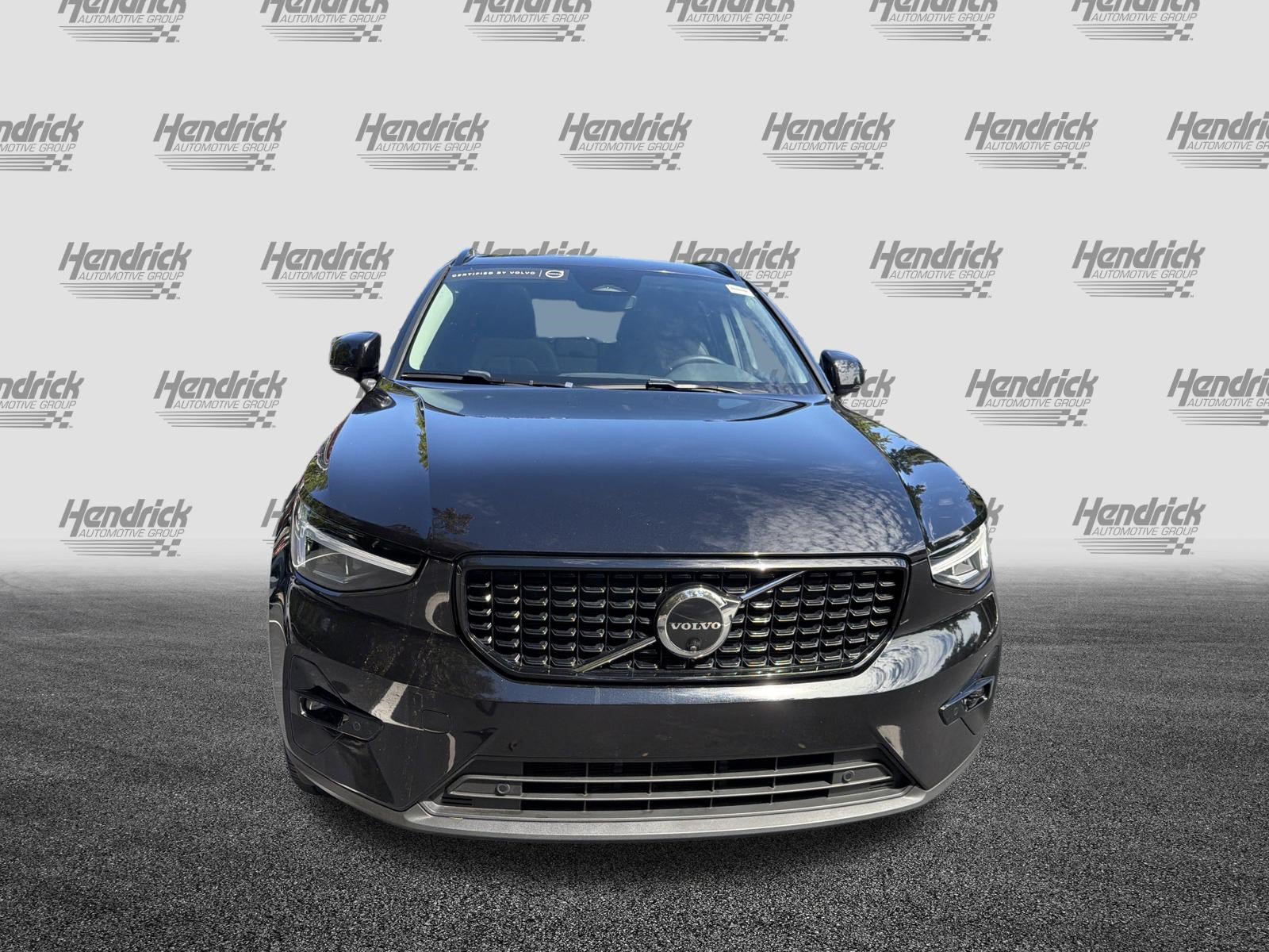 Used 2025 Volvo XC40 B5 Plus AWD/4WD image 3