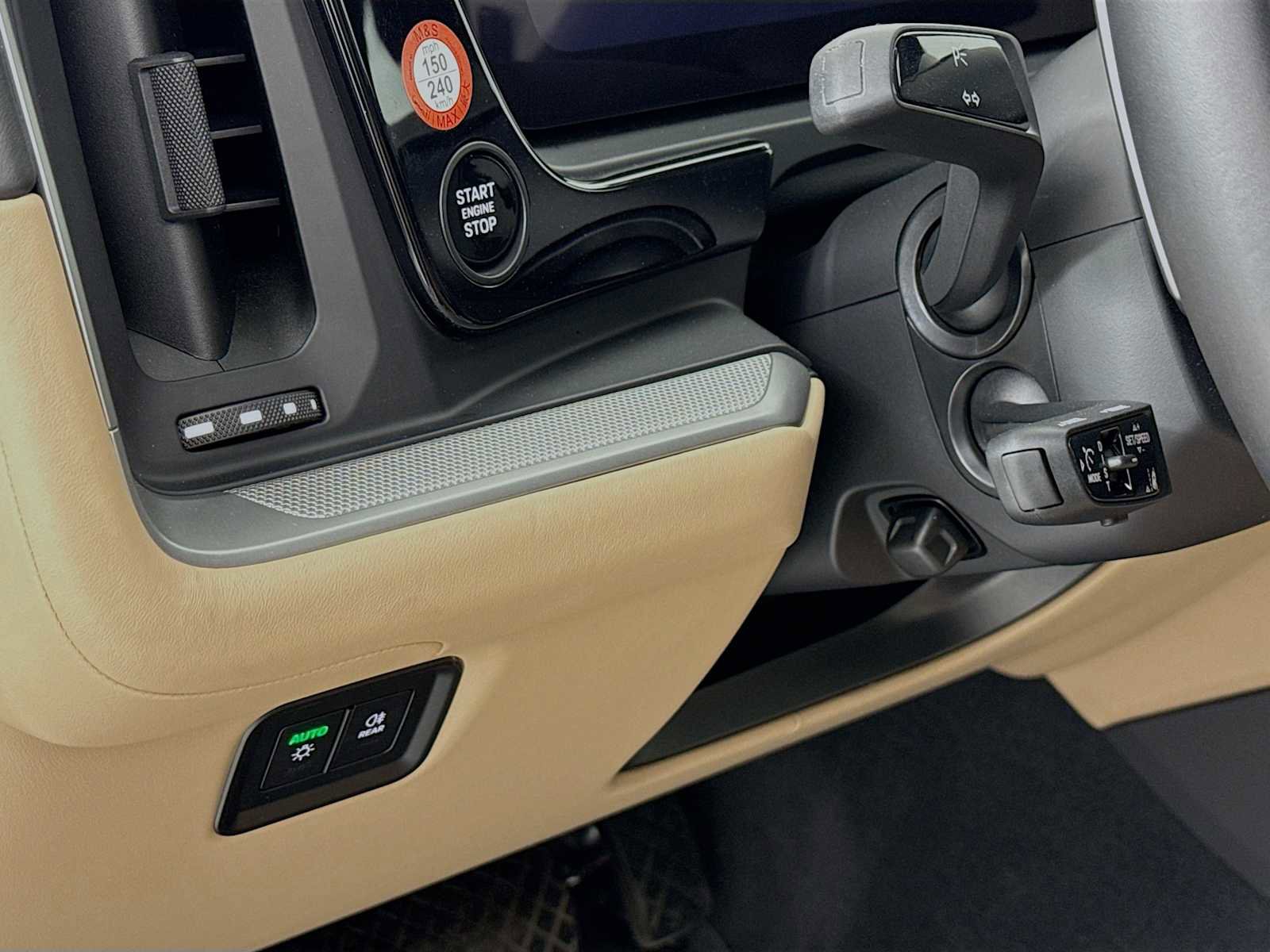 Certified 2025 Porsche Cayenne Coupe image 14