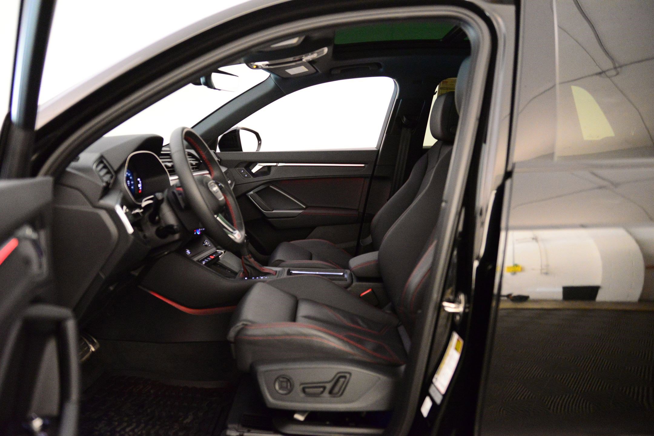 Certified 2025 Audi Q3 2.0T Premium Plus w/ Premium Plus Package image 25