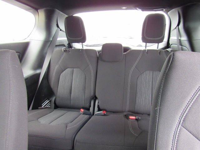 Used 2023 Chrysler Pacifica Touring FWD image 29