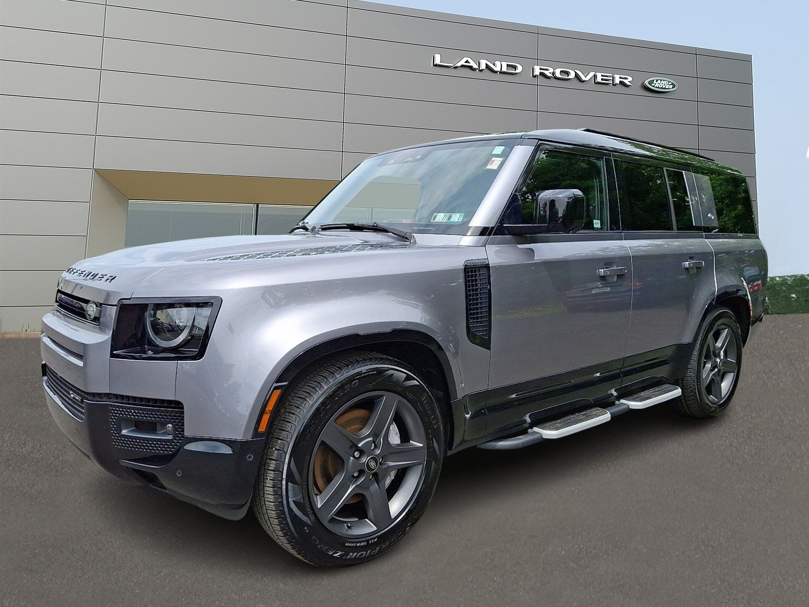 Used 2023 Land Rover Defender 110 X-Dynamic SE AWD/4WD image 1
