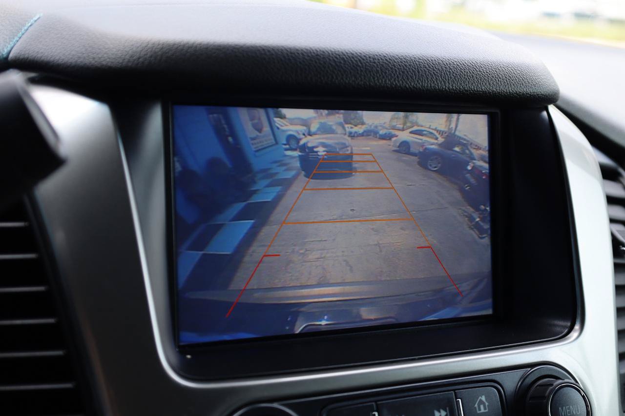 Used 2016 Chevrolet Suburban LT RWD image 9