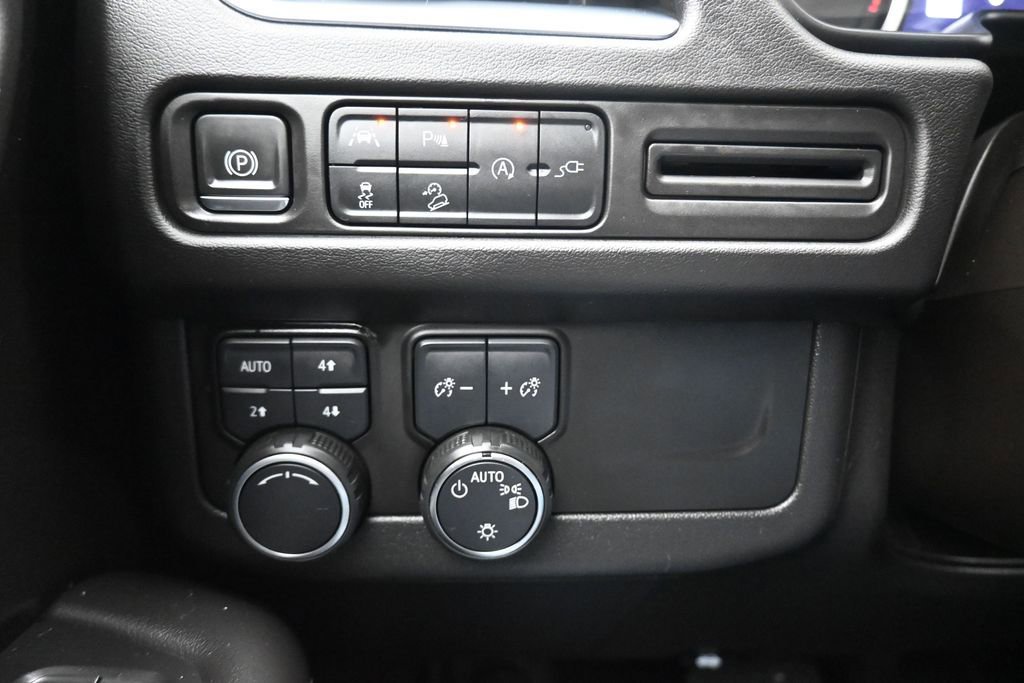 Used 2021 Chevrolet Suburban Premier AWD/4WD image 26