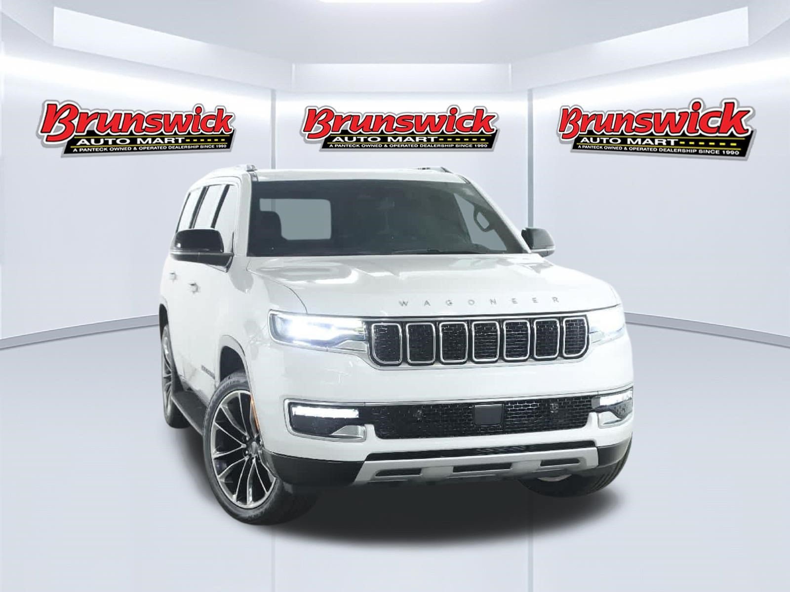 Used 2024 Jeep Wagoneer Series II w/ Premium Group I AWD/4WD image 2