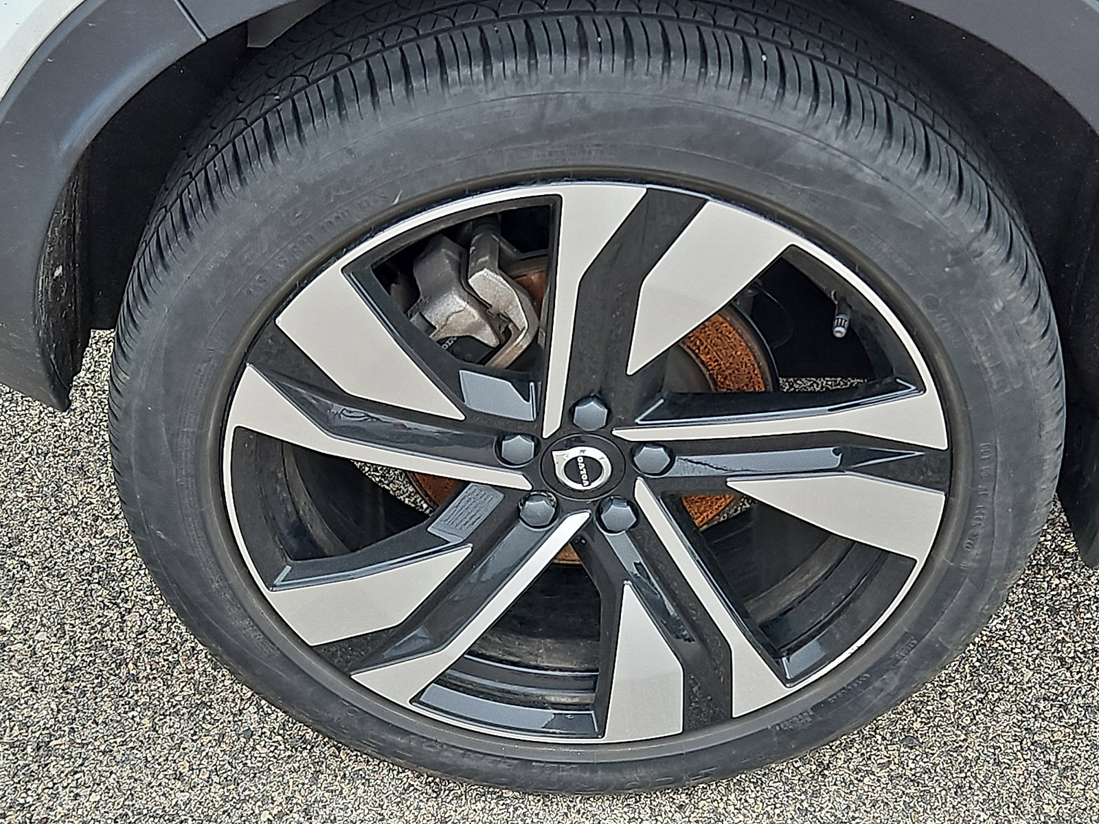 Certified 2023 Volvo XC40 B5 Plus w/ Protection Package Premier image 10