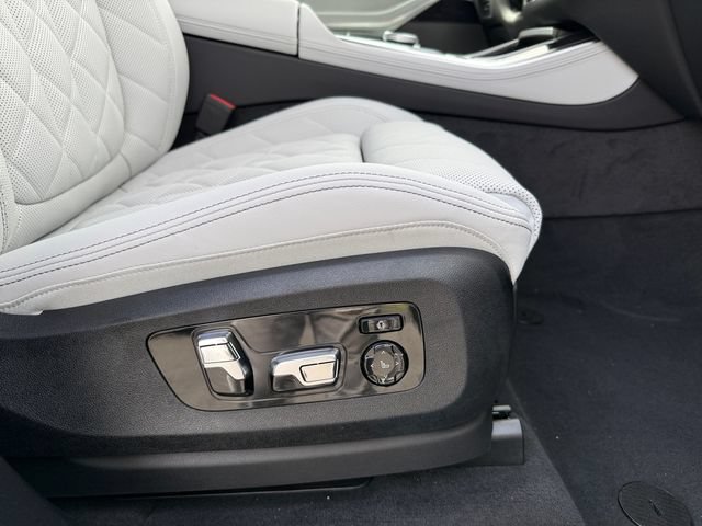 New 2026 BMW X5 xDrive50e w/ M Sport Package AWD/4WD image 17