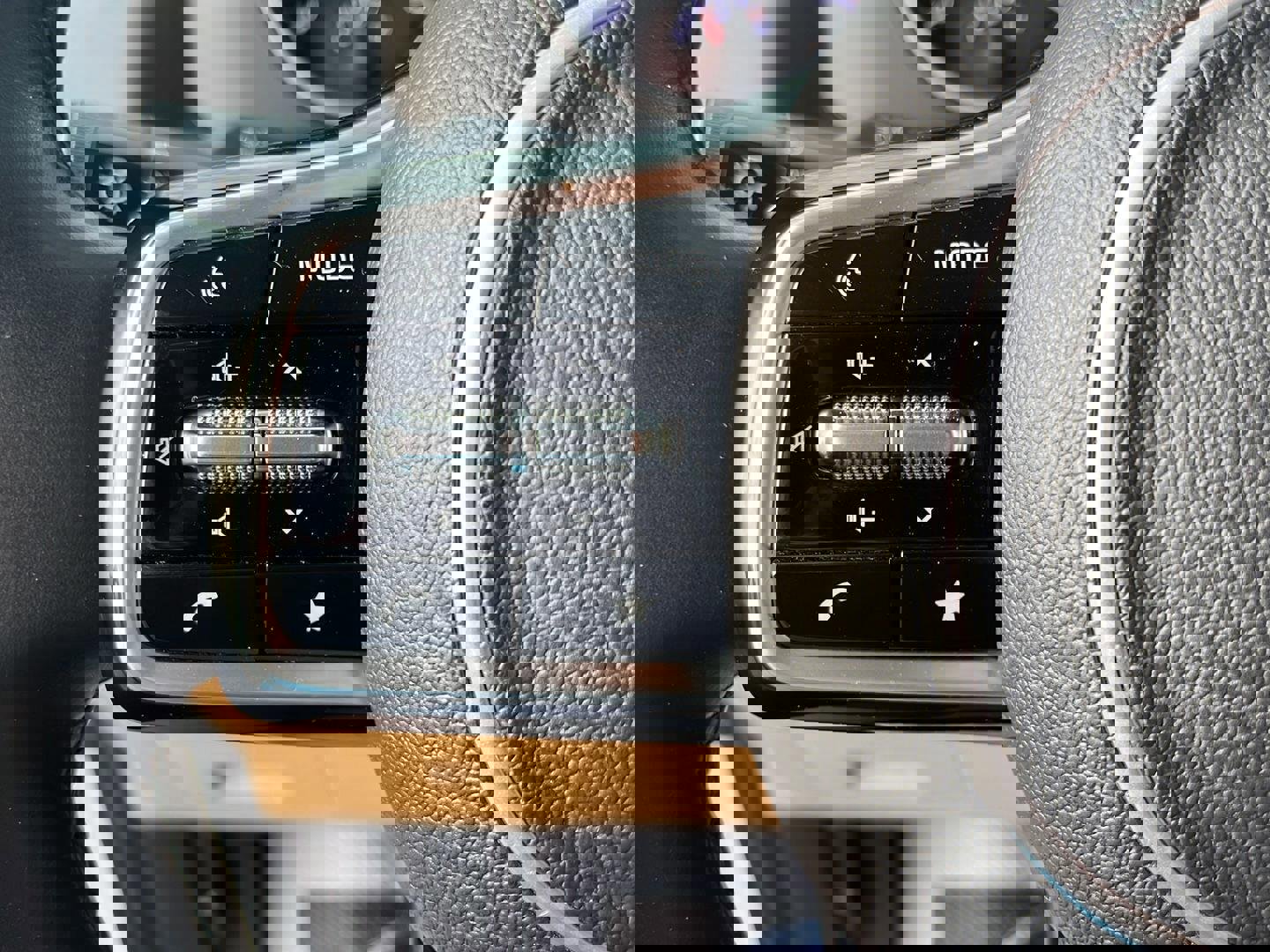 Used 2022 Kia Carnival LX image 14