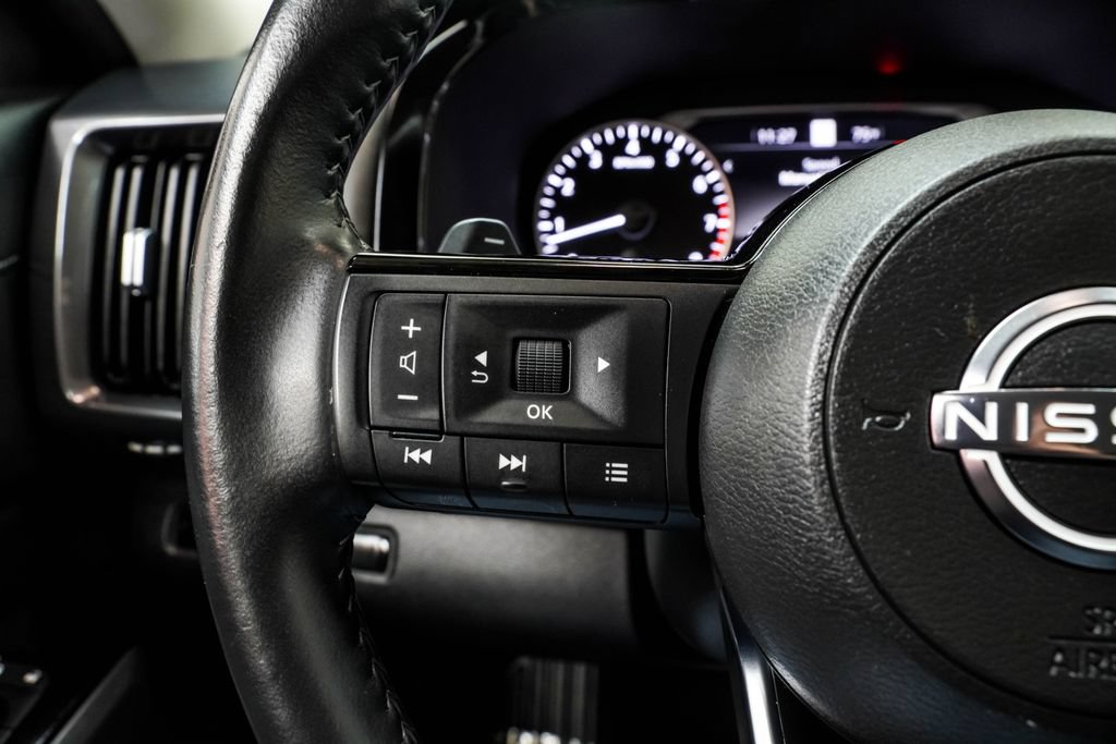 Used 2023 Nissan Pathfinder SL AWD/4WD image 37