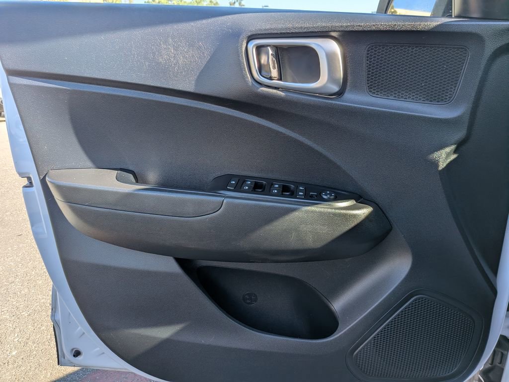 Used 2021 Hyundai Venue SE image 20