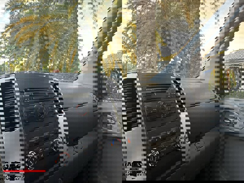 Used 2010 Nissan Frontier SE image 15