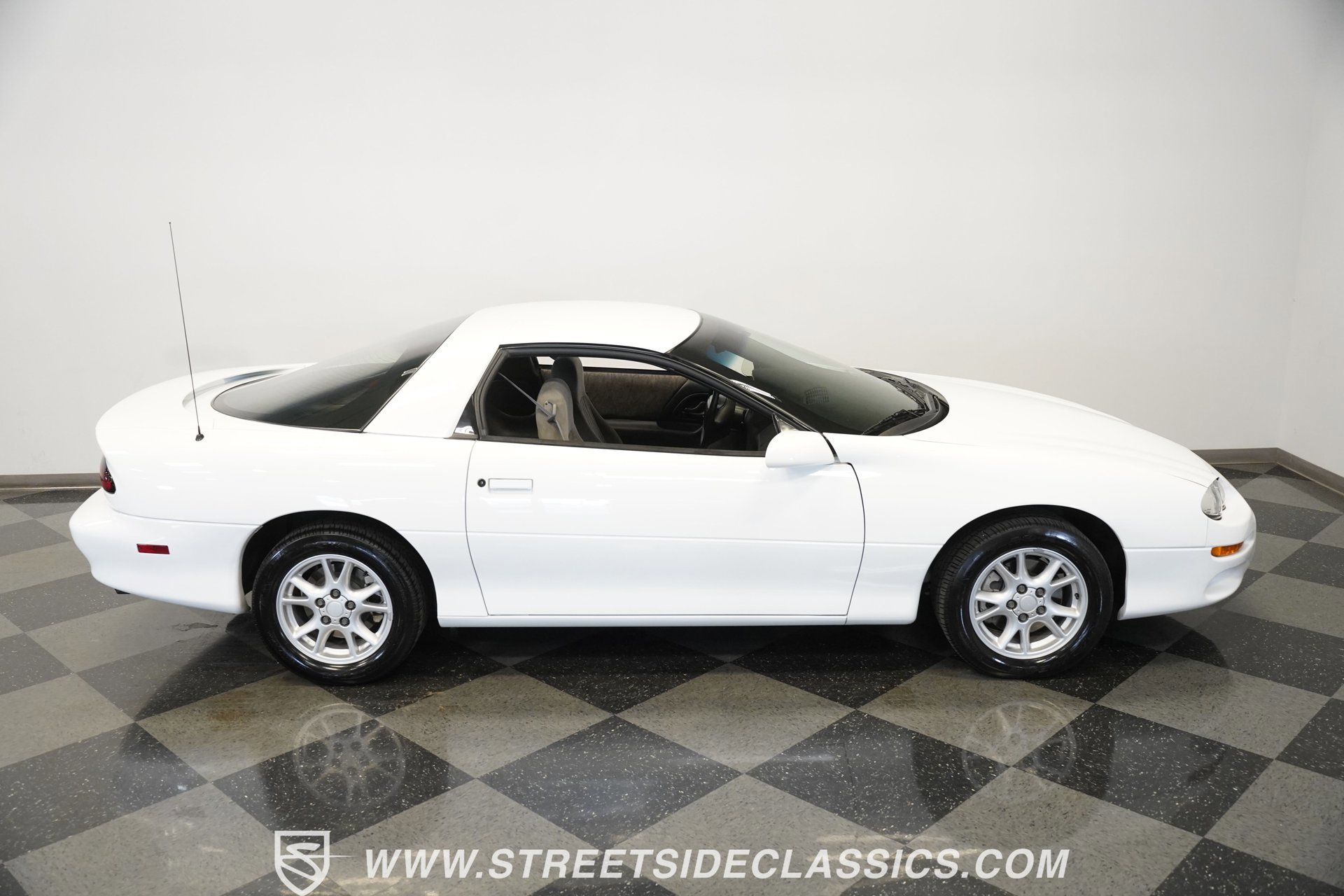 Used 2001 Chevrolet Camaro Z28 w/ Preferred Equipment Group image 31