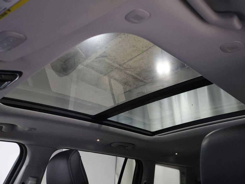 Used 2022 Jeep Grand Cherokee L Limited image 33