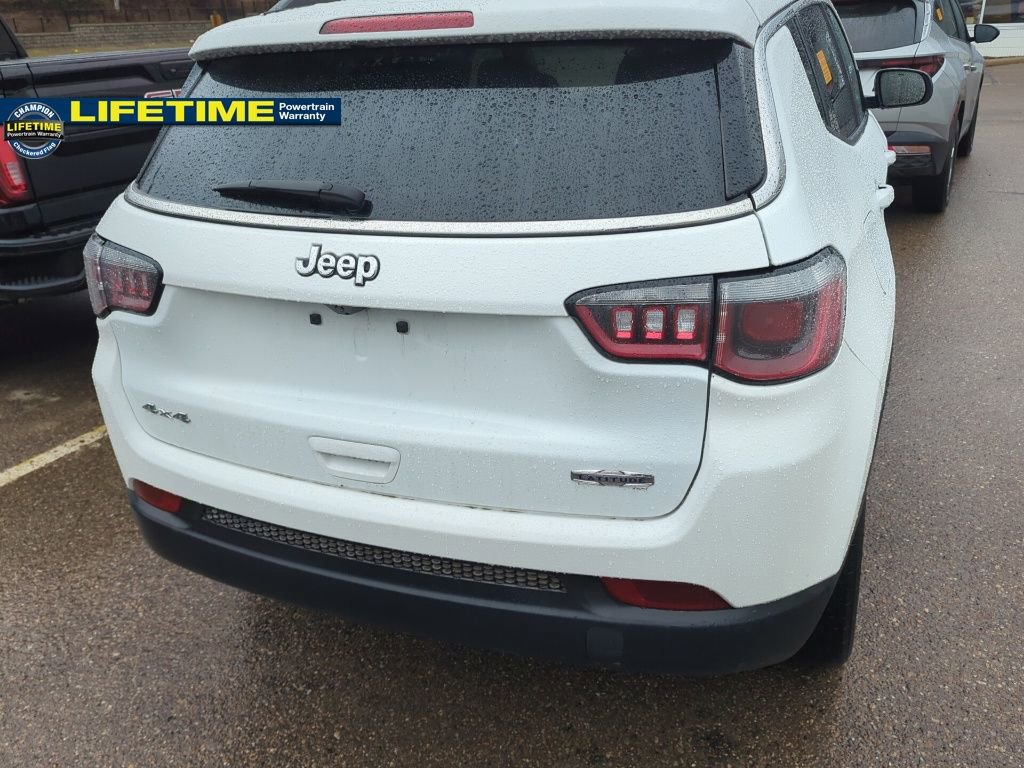 Used 2024 Jeep Compass Latitude AWD/4WD image 5