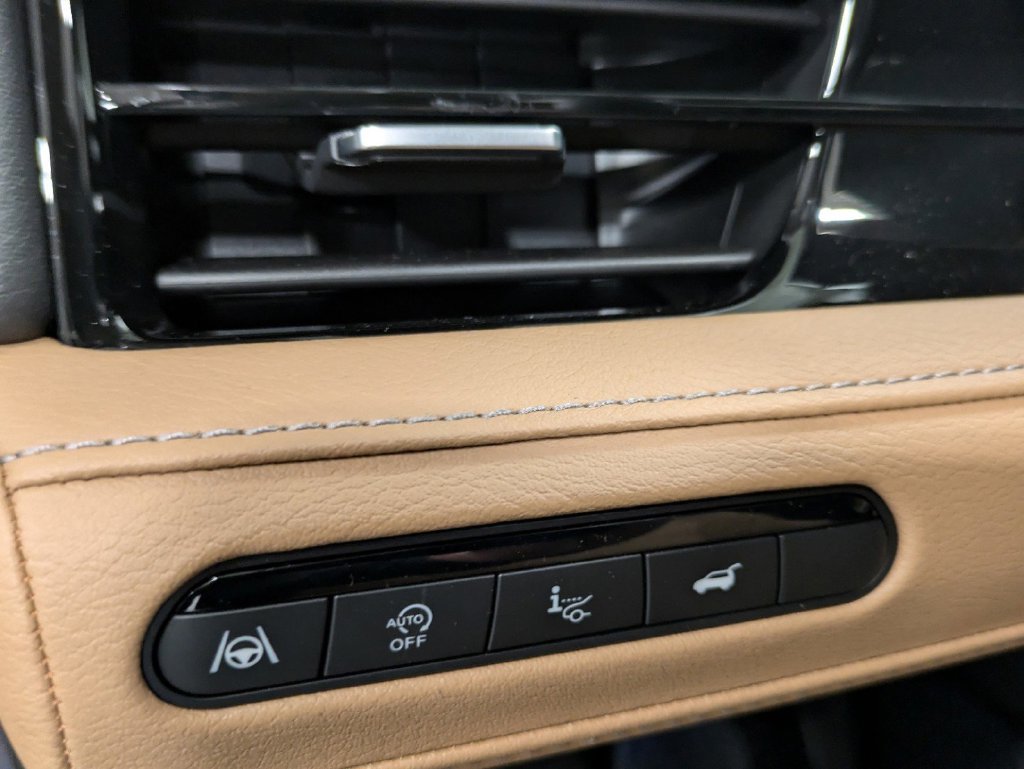 Used 2025 INFINITI QX80 Sensory AWD/4WD image 14